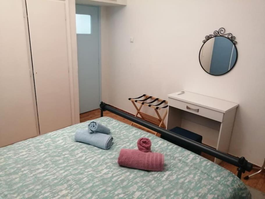 Ανακαινισμένο 8 Λεπτά Από Το Μετρό. Apartment Atena Exterior foto