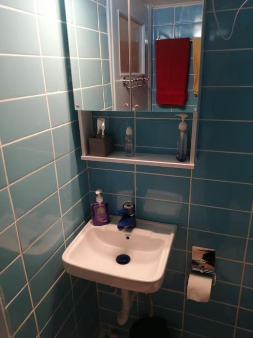 Ανακαινισμένο 8 Λεπτά Από Το Μετρό. Apartment Atena Exterior foto